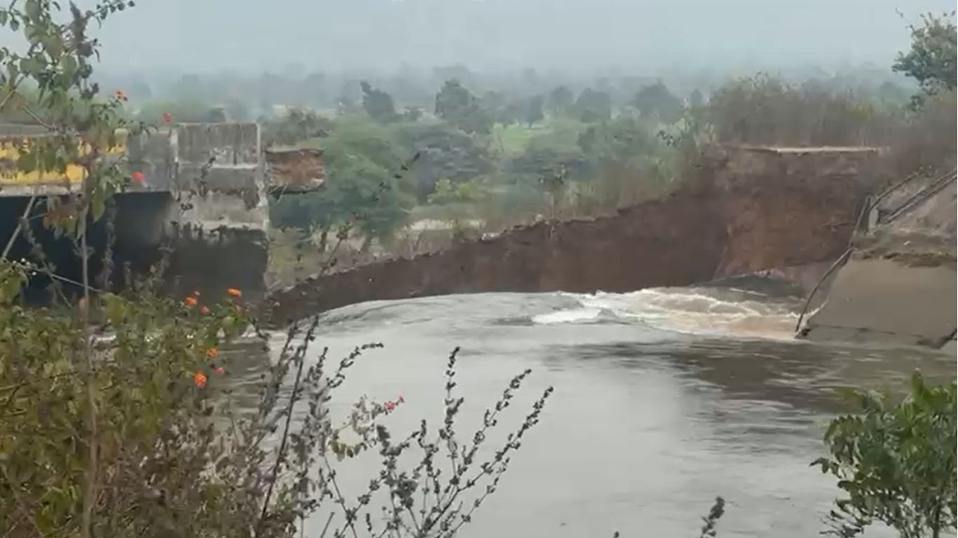 Bargi dam canal breached.