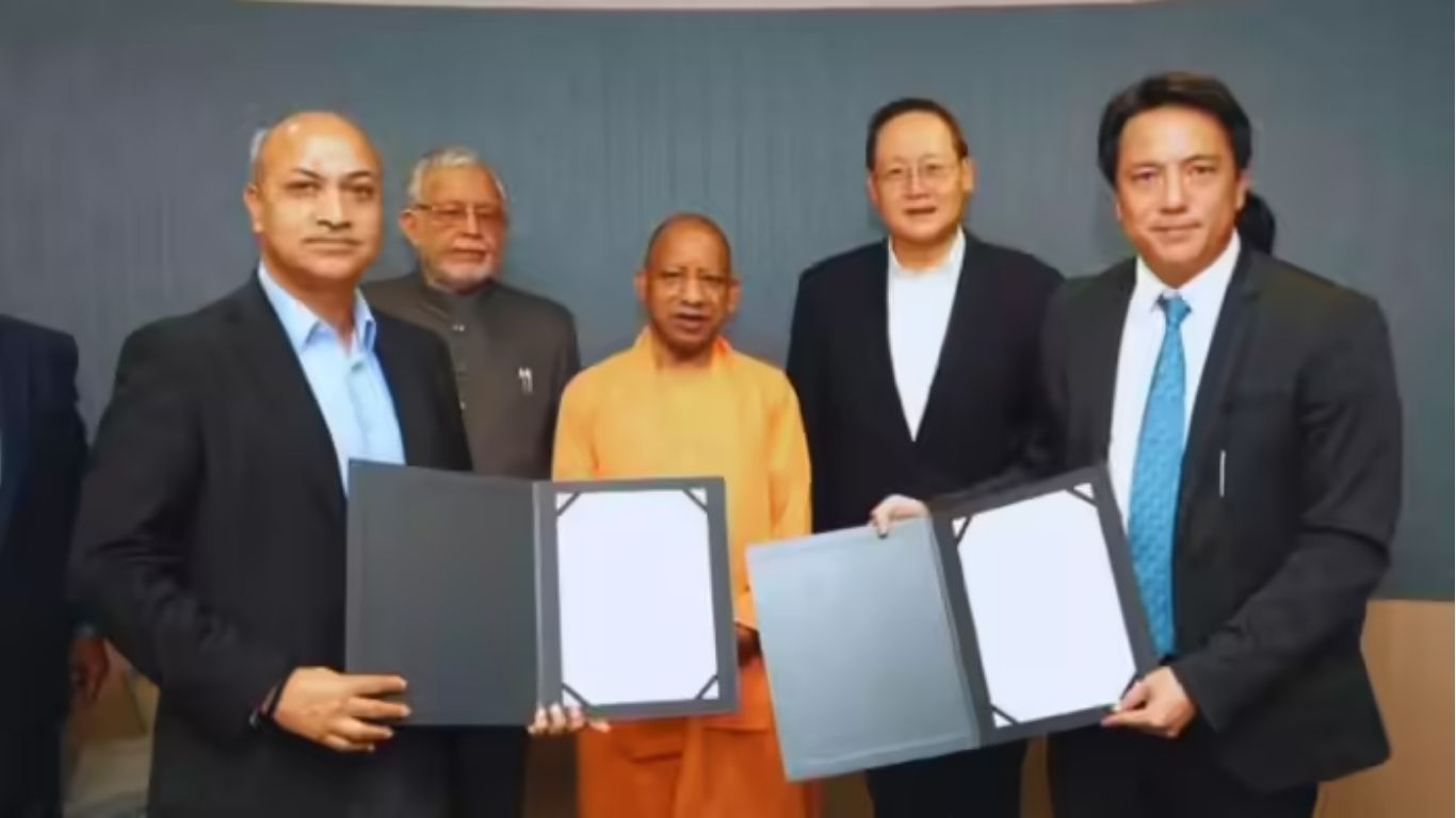 CM Yogi with investors in Singapore