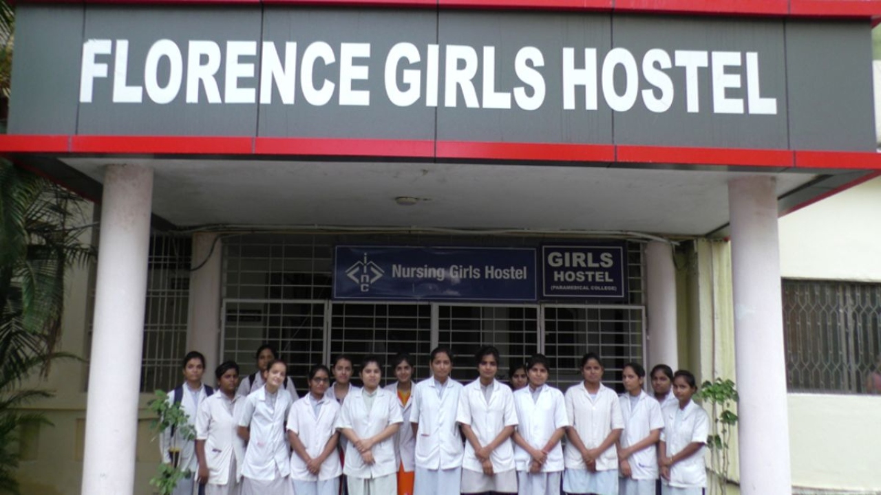 हॉस्टल खाली करने का आदेश