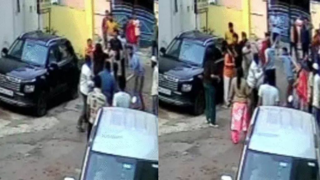 Pet lovers stabbed women with swords