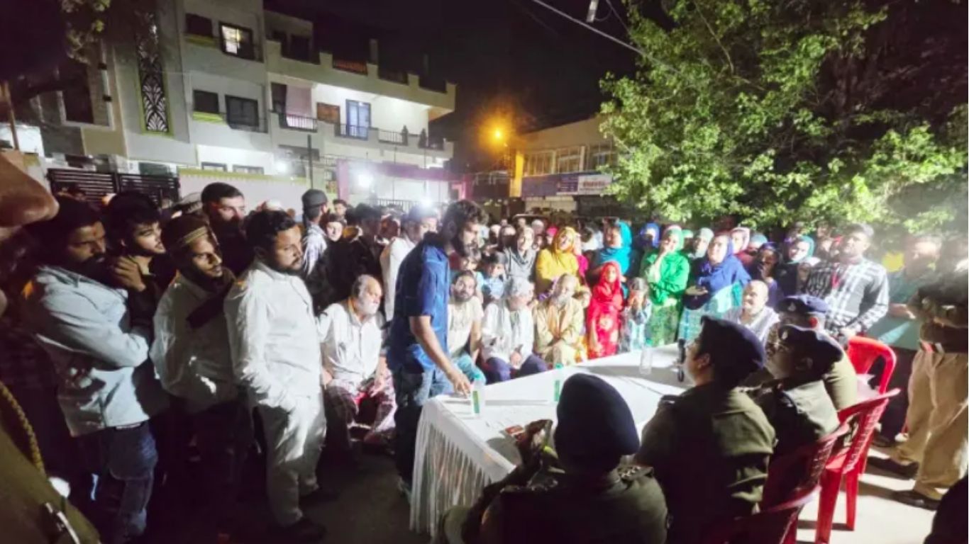 Police team reached Bhopal Iranian Dera for public dialogue