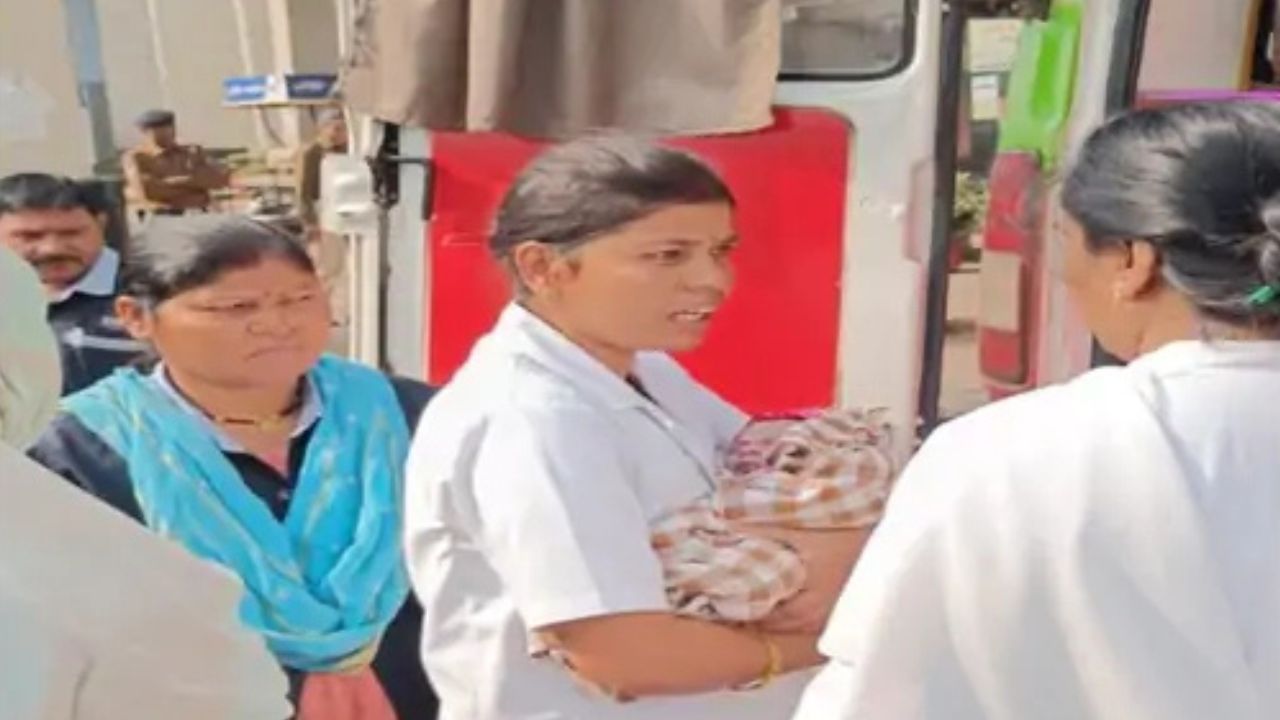 As soon as the information about the birth of a child in the train was received, a team of doctors arrived.