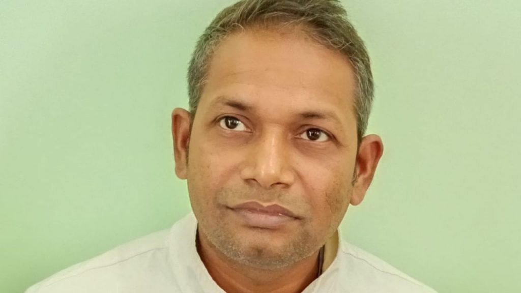 Accused food inspector arrested red-handed while taking bribe.