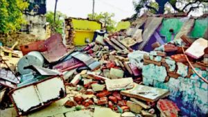 When the daughter eloped and got married, the father razed the son-in-law's house with a bulldozer.