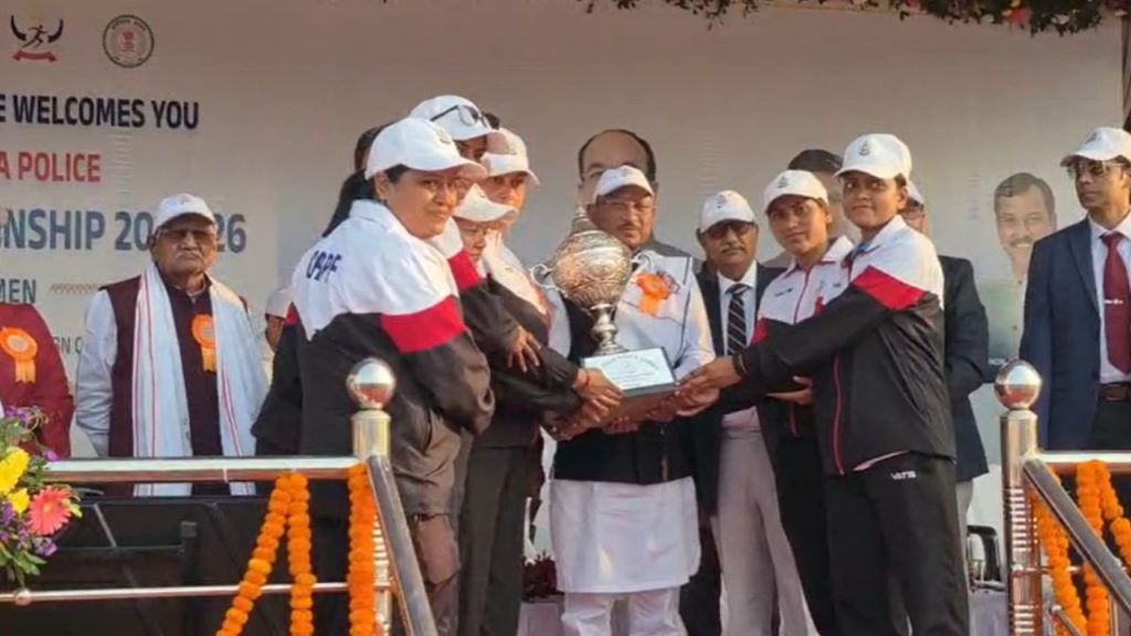 Chief Minister Sai giving awards to the players.
