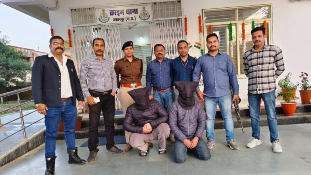 The police arrested both the accused who had cheated crores of rupees.