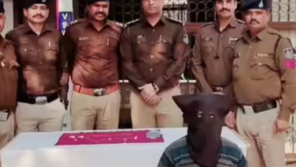 The police arrested the engineer thief who committed theft in Bhopal.