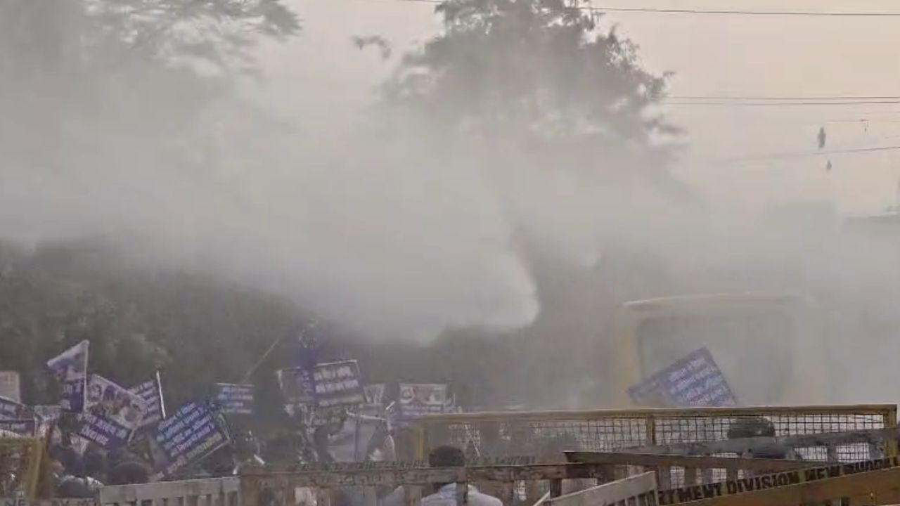 Police dispersed the protesters using water cannons.