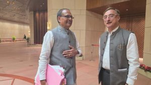 Shivraj Singh Chouhan and Vivek Tankha met in the Lok Sabha premises.