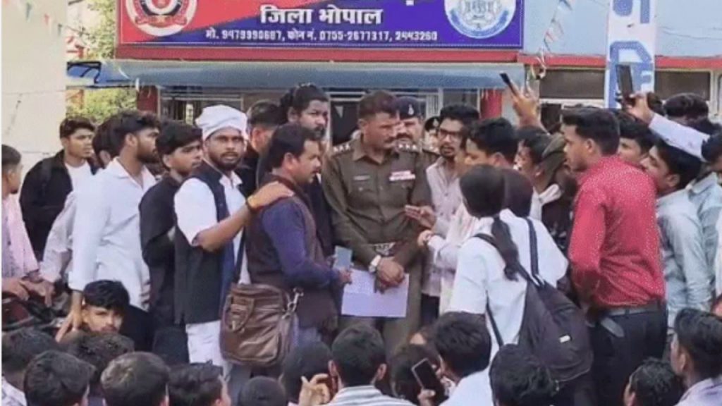 Angry students surrounded the police station in connection with the death of an MBBS student.