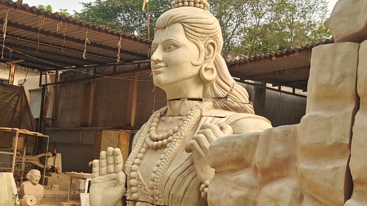 51 feet statue of Lord Ram sent from Gwalior to Raipur.