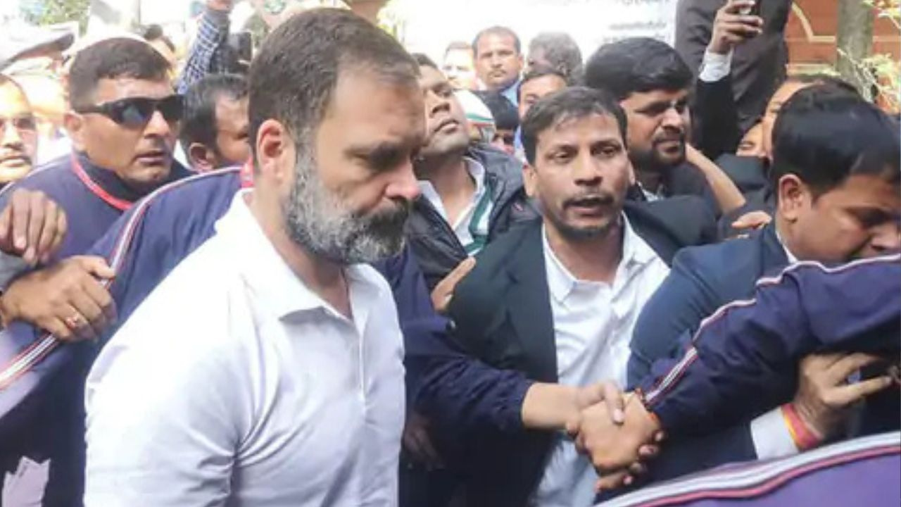 Rahul Gandhi appeared in the MP MLA court of Sultanpur.