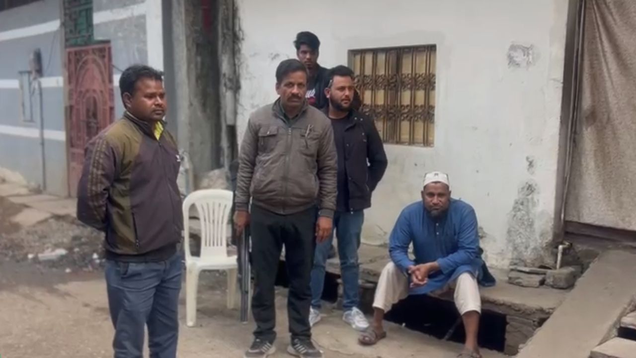 bhopal electricity bill defaulters house outside security guards deployed