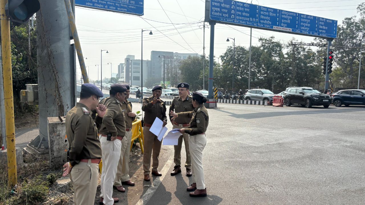 bhopal police commissioner sanjay kumar