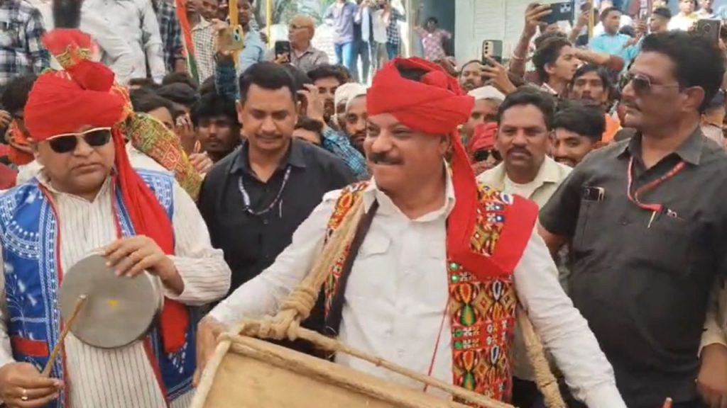Umang Singhar played the drum on the occasion of Bhagoria.