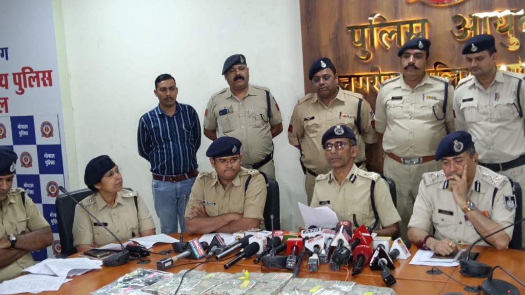 Loot of Rs 55 lakh revealed in Bhopal.