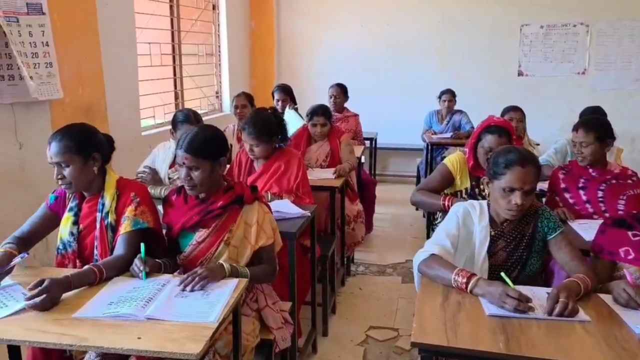 CG News: बदलते बस्तर की तस्वीर, 25 हजार से ज्यादा बुजुर्गों और युवाओं ने दी  उल्लास महापरीक्षा, सरेंडर नक्सली भी हुए शामिल