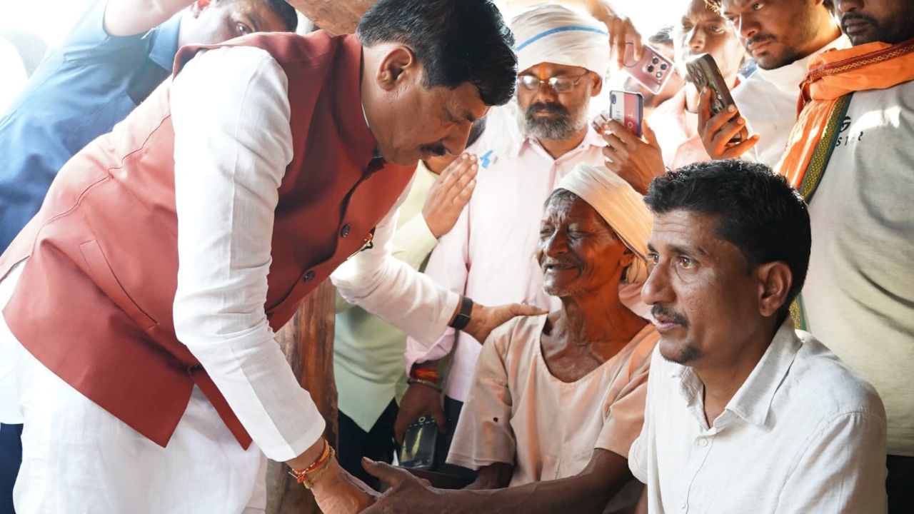 CM Mohan Yadav met the families of the deceased.