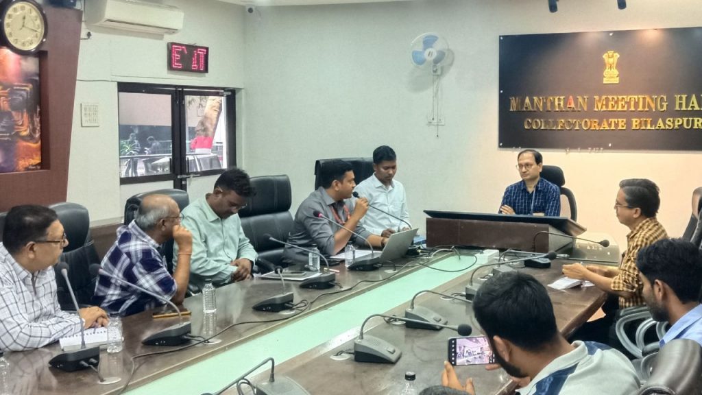 lpg supply in Bilaspur collector Sanjay Agrawal chaired review meeting