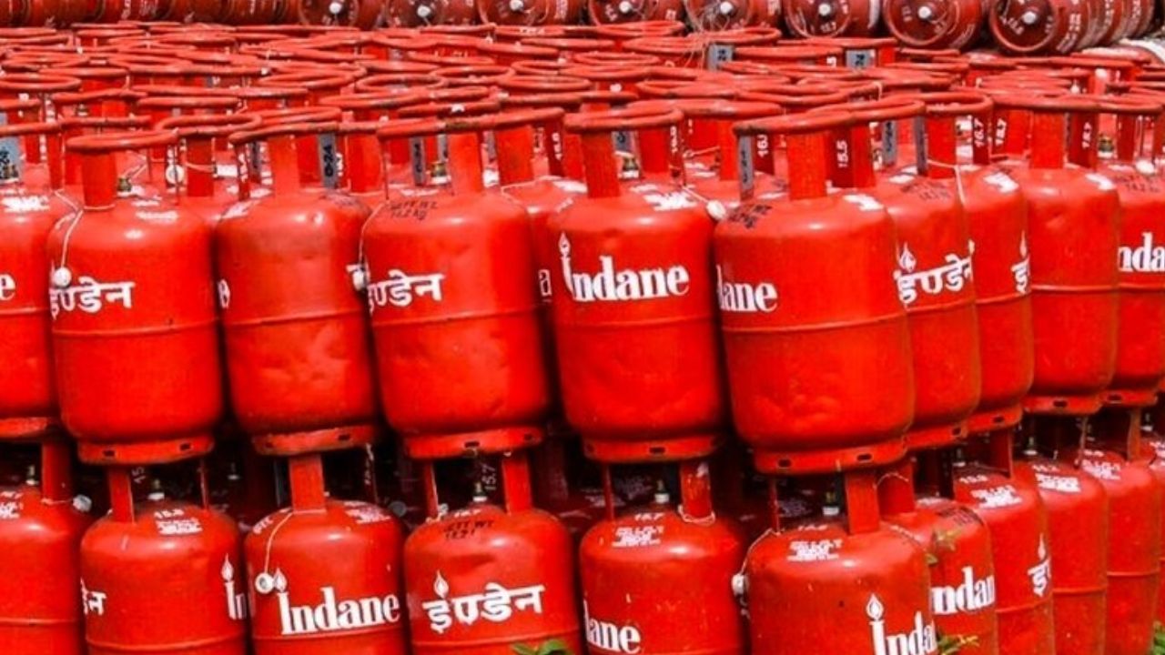 LPG Price Today: एलपीजी गैस सिलेंडर आज सस्ता हुआ या महंगा? जानिए आपके शहर  में क्या है ताजा दाम