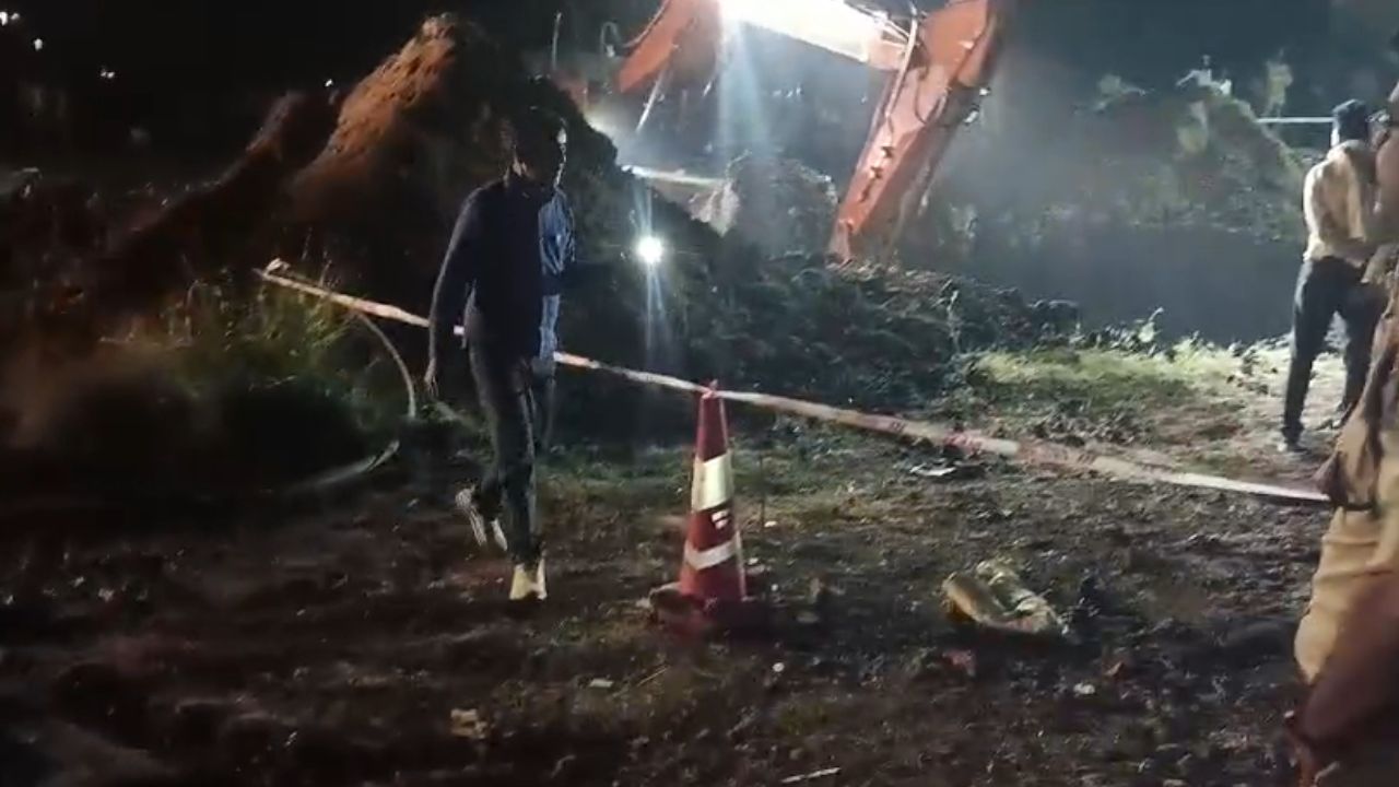 Ujjain में मां के सामने बोरवेल में गिरा 3 साल का बच्चा, कैमरा डालकर रेस्क्यू  जारी