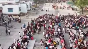 A three kilometre long queue of passengers was formed outside Udhan railway station in Surat.