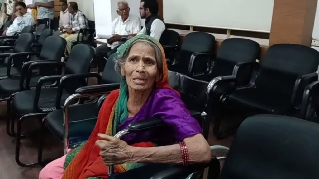 Woman Reaches Collector to File a Complaint