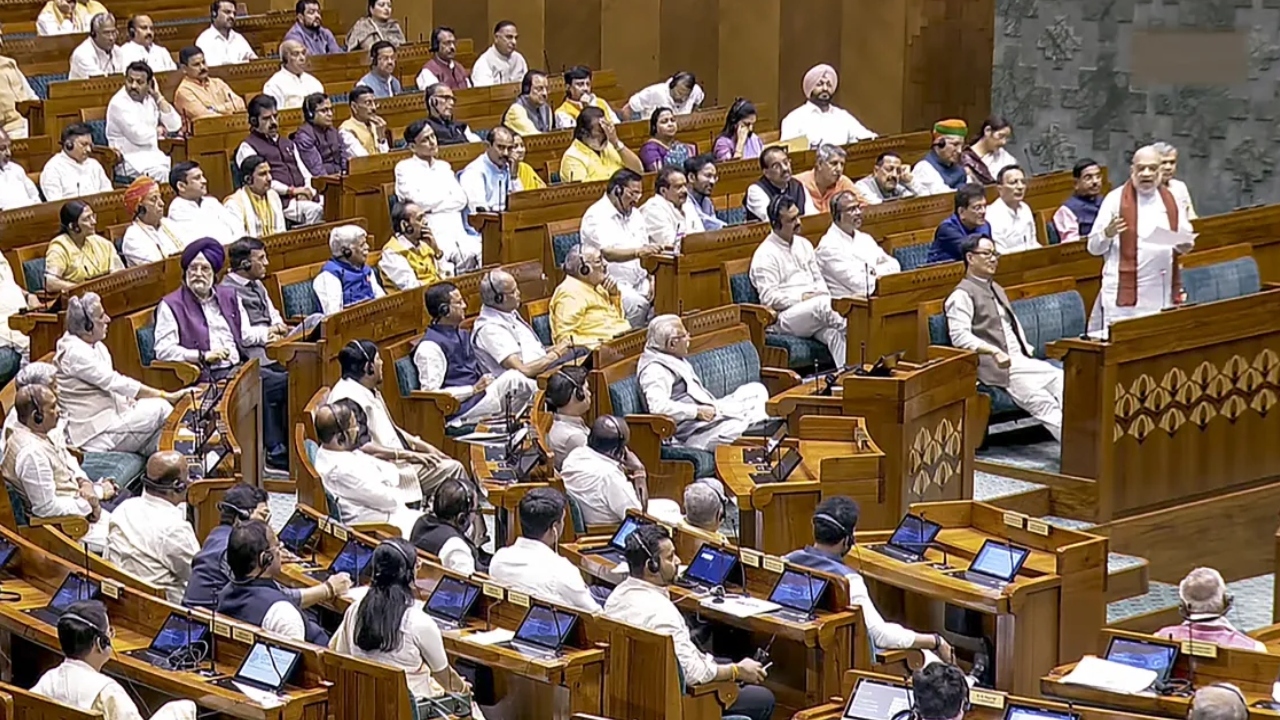 आधी रात को लागू हुआ महिला आरक्षण कानून 2023, कब से मिलेगा महिलाओं को 33% Reservation का फायदा?