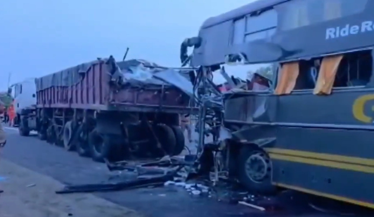 Mathura Road Accident