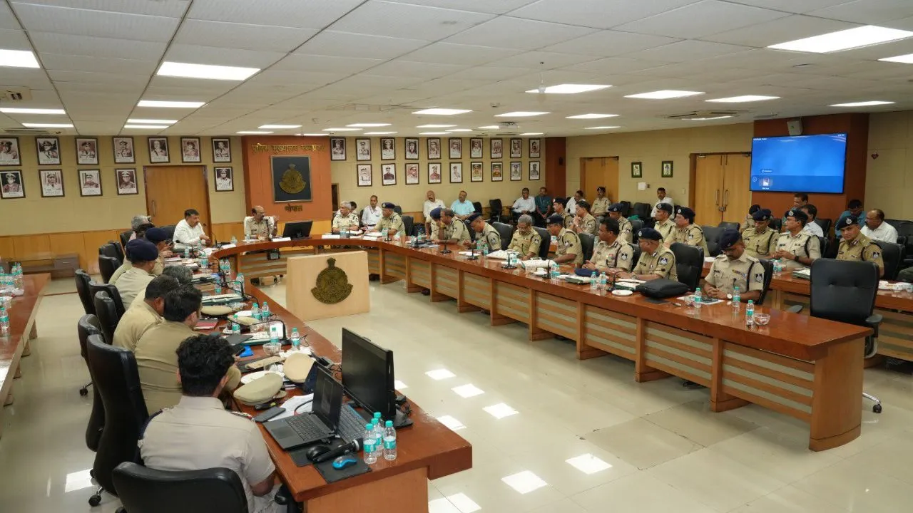 mp DGP Kailash Makwana asked officials to focus on crime control
