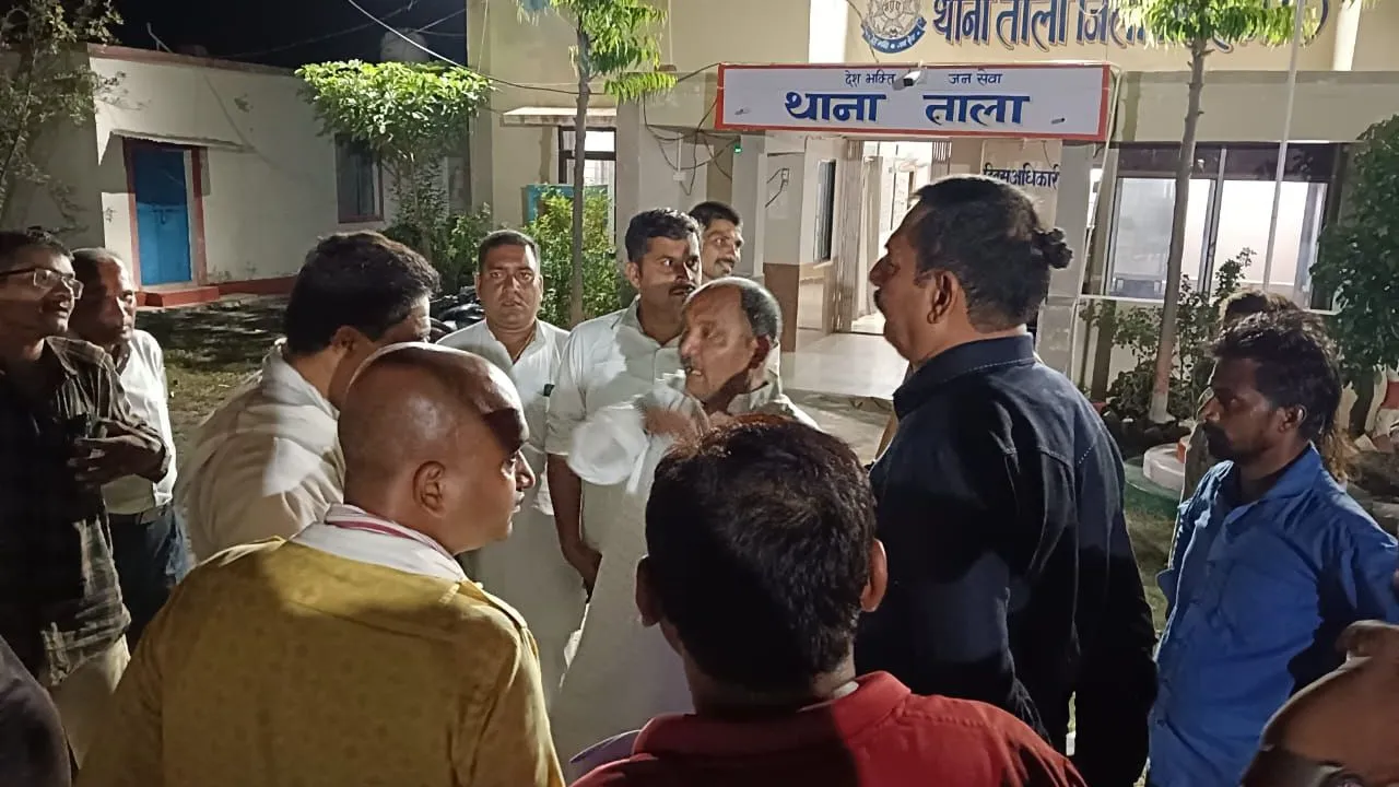 BJP leader reached Tala police station to lodge a complaint.