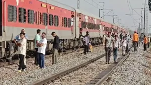 4 people died in the train accident in Morena.