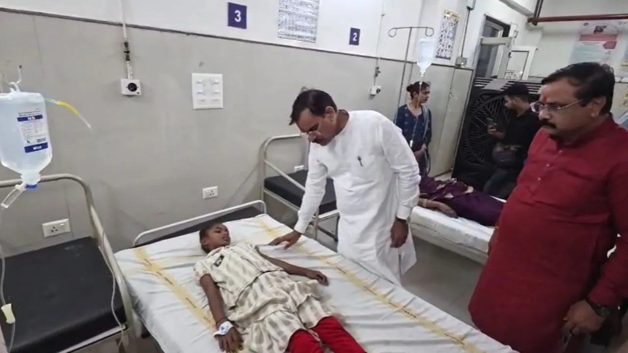 MP BD Sharma inquiring about the well-being of the girl injured in the accident.