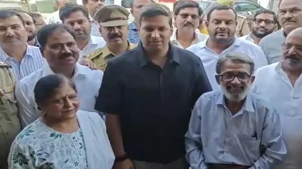 Elderly couple gets emotional after regaining possession of their shop in Ghaziabad after 22 years.