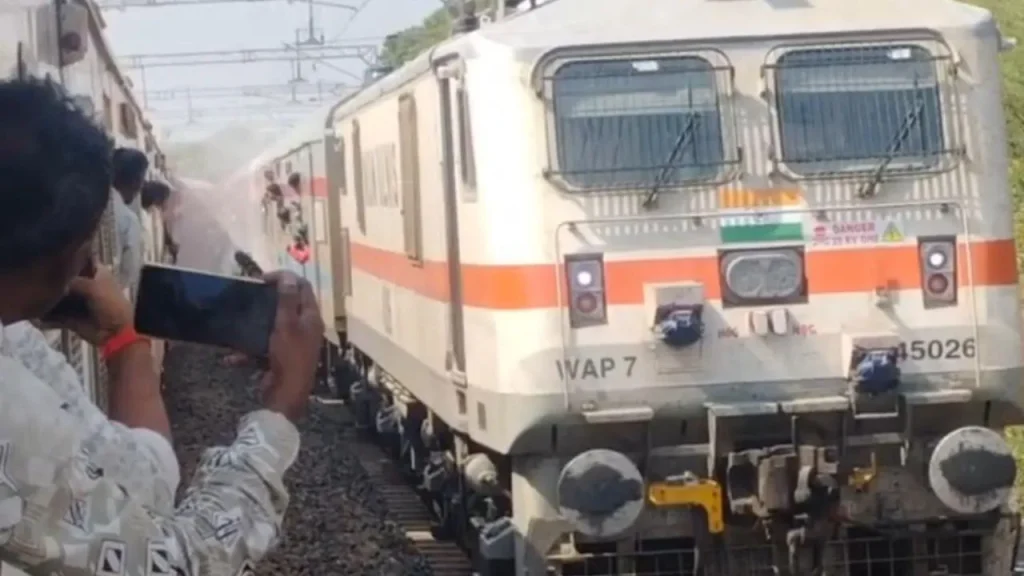 A tragedy similar to the Morena incident was averted in Ratlam.