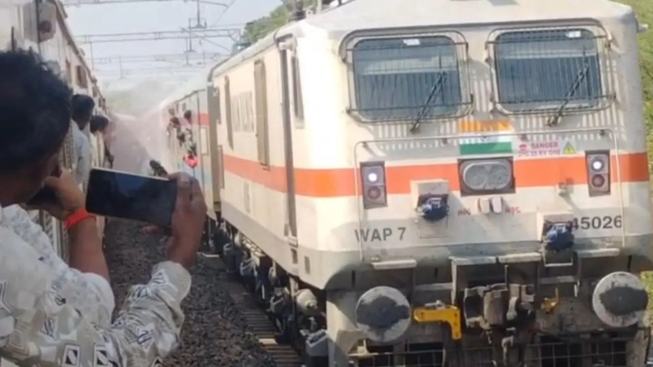 A tragedy similar to the Morena incident was averted in Ratlam.