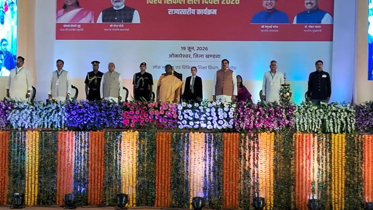 President Droupadi Murmu and Chief Minister Dr. Mohan Yadav at the state-level conference held in Omkareshwar.
