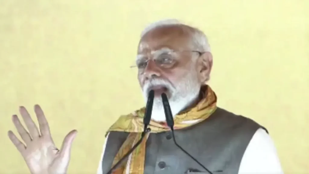 Prime Minister Narendra Modi addressed a public meeting in Hooghly