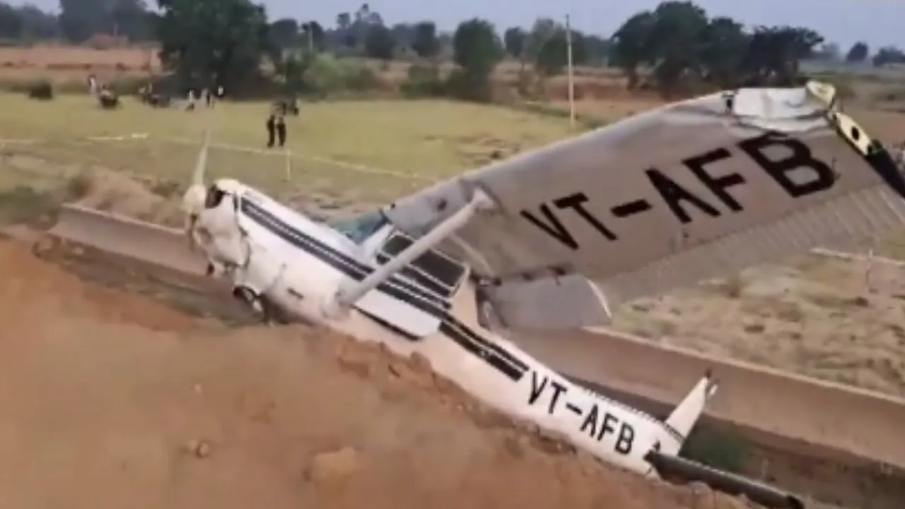 A trainee aircraft crashed in Kasganj.