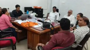 EOW action against bribe-taking officials in Jabalpur.