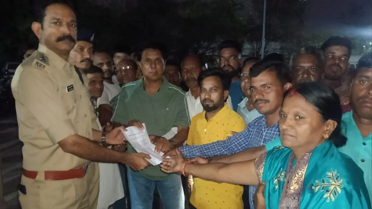 After the statue of Tantya Mama was vandalised, the tribal community under the leadership of the MLA submitted a memorandum to the SDOP.