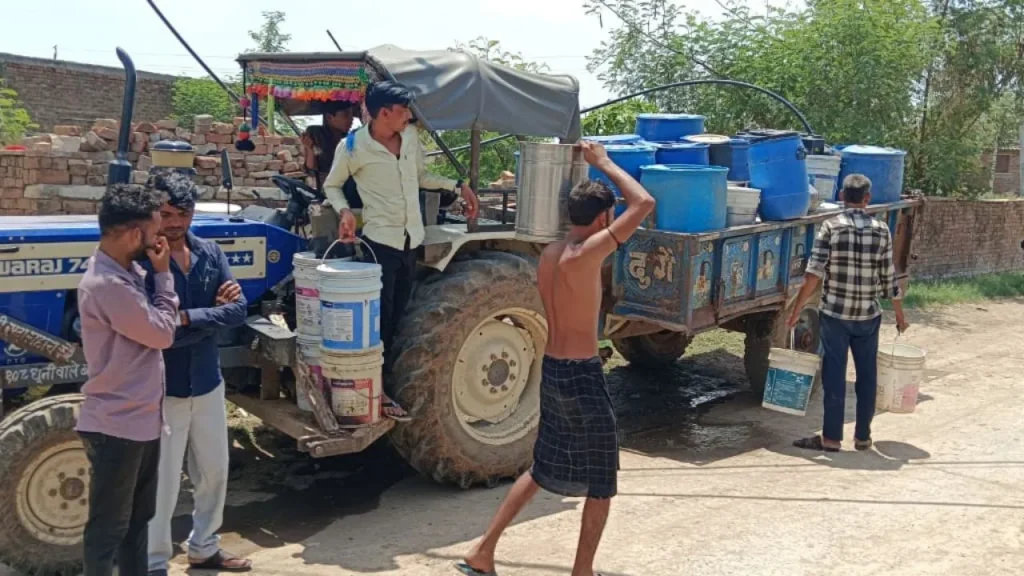 In Morena, villagers are traveling 8 kilometers by tractor to fetch water.
