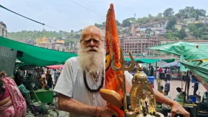 67-year-old Narendra Kasera set out on a journey to 12 Jyotirlingas on a bicycle.