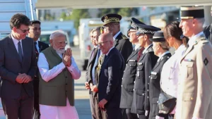 G7 में शामिल होने पहुंचे पीएम मोदी