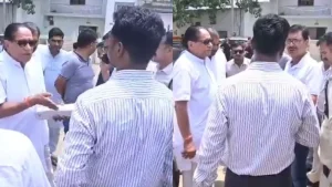 BJP leader rajesh mahalwala threatened surajpur tehsildar