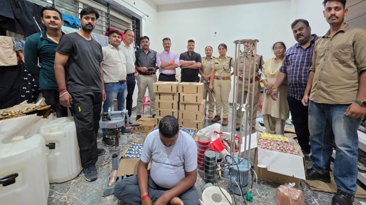 Accused arrested with the items.