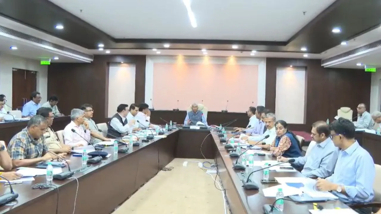 Chief Secretary Anurag Jain held a meeting.