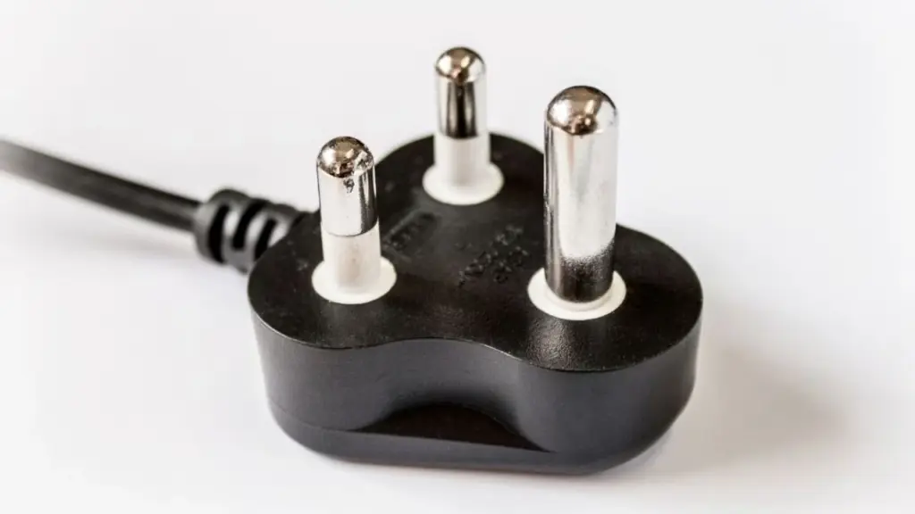 3 pin plug