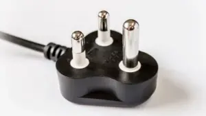 3 pin plug