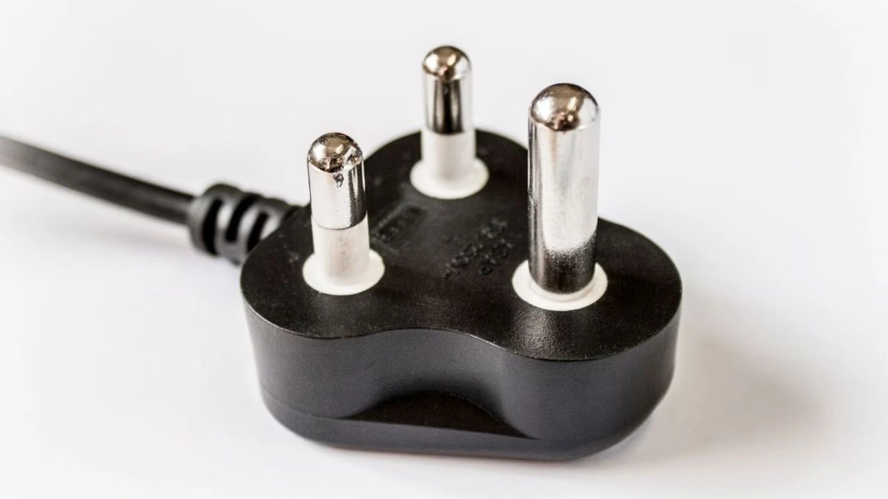 3 pin plug